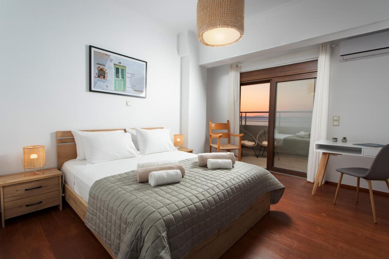 Overview Chania With Sea View And Amazing Sunset Chrissi Akti Chania Exterior foto