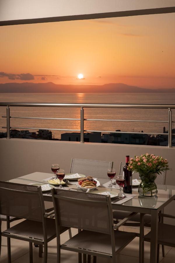 Overview Chania With Sea View And Amazing Sunset Chrissi Akti Chania Exterior foto