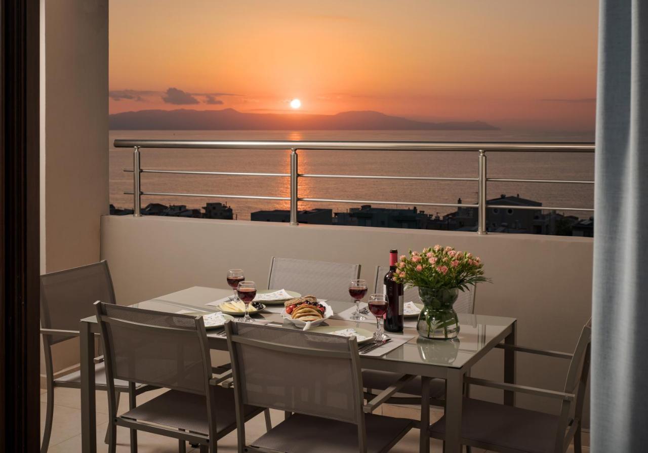 Overview Chania With Sea View And Amazing Sunset Chrissi Akti Chania Exterior foto