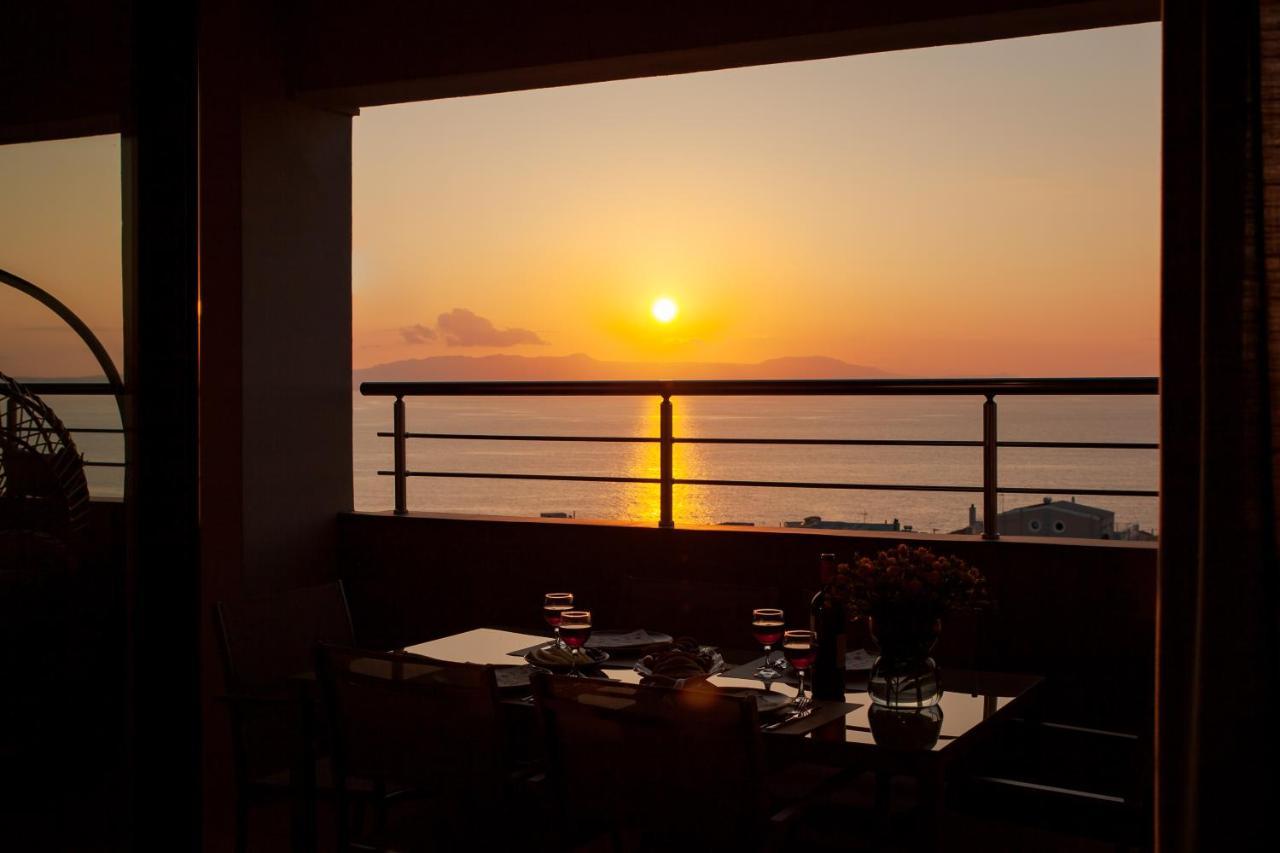 Overview Chania With Sea View And Amazing Sunset Chrissi Akti Chania Exterior foto