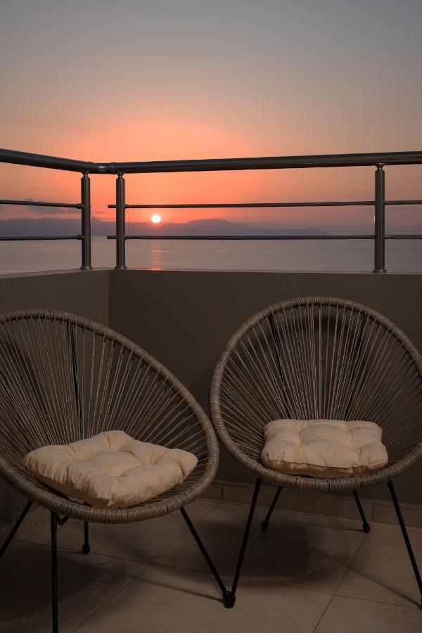 Overview Chania With Sea View And Amazing Sunset Chrissi Akti Chania Exterior foto